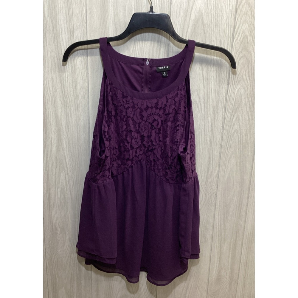 TORRID Women's (Size 2) Sleeveless Round Neck Lace Accent Shirt (28R)